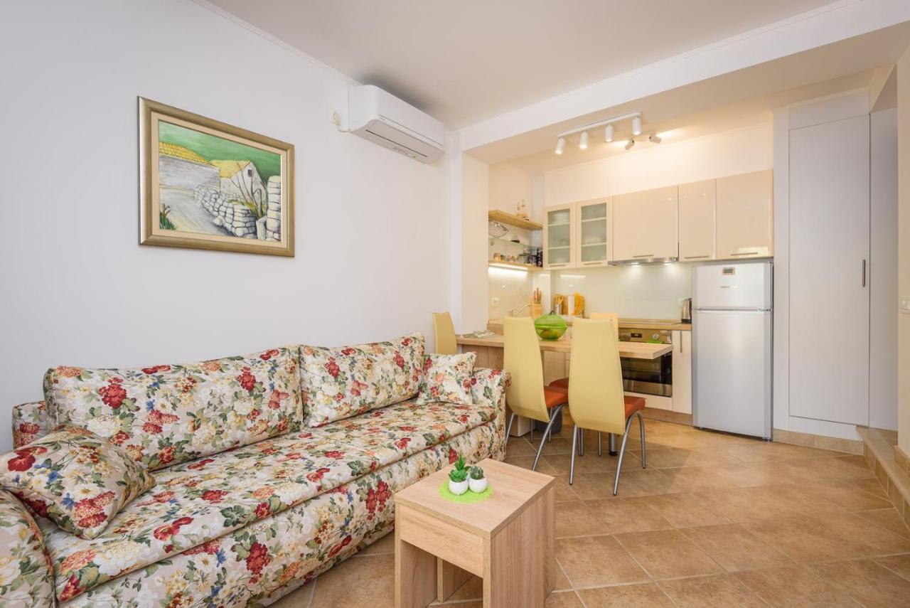 Apartment Jadranka With Sea View In Rogotin Dış mekan fotoğraf