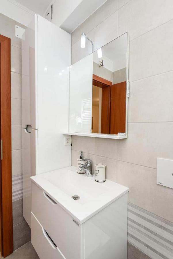 Apartment Jadranka With Sea View In Rogotin Dış mekan fotoğraf