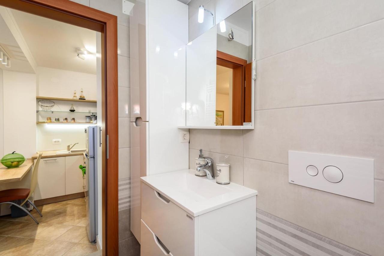 Apartment Jadranka With Sea View In Rogotin Dış mekan fotoğraf